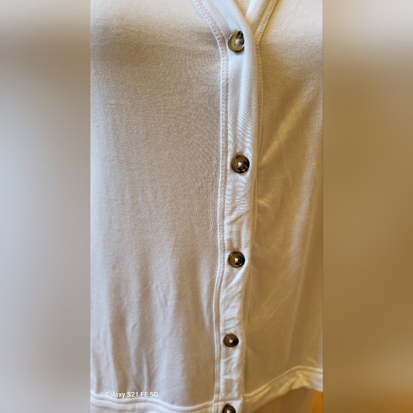 White Button Down Cropped Top NWT - Picture 2 of 8